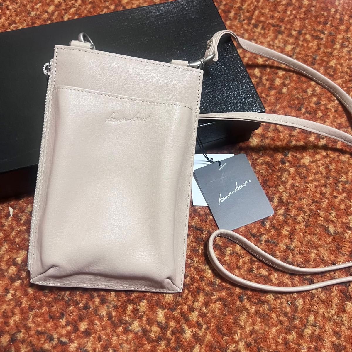 新品 kawa-kawa カワカワスマホショルダー ポシェット|Yahoo 新品 kawa-kawa カワカワスマホショルダー ポシェット|Yahoo