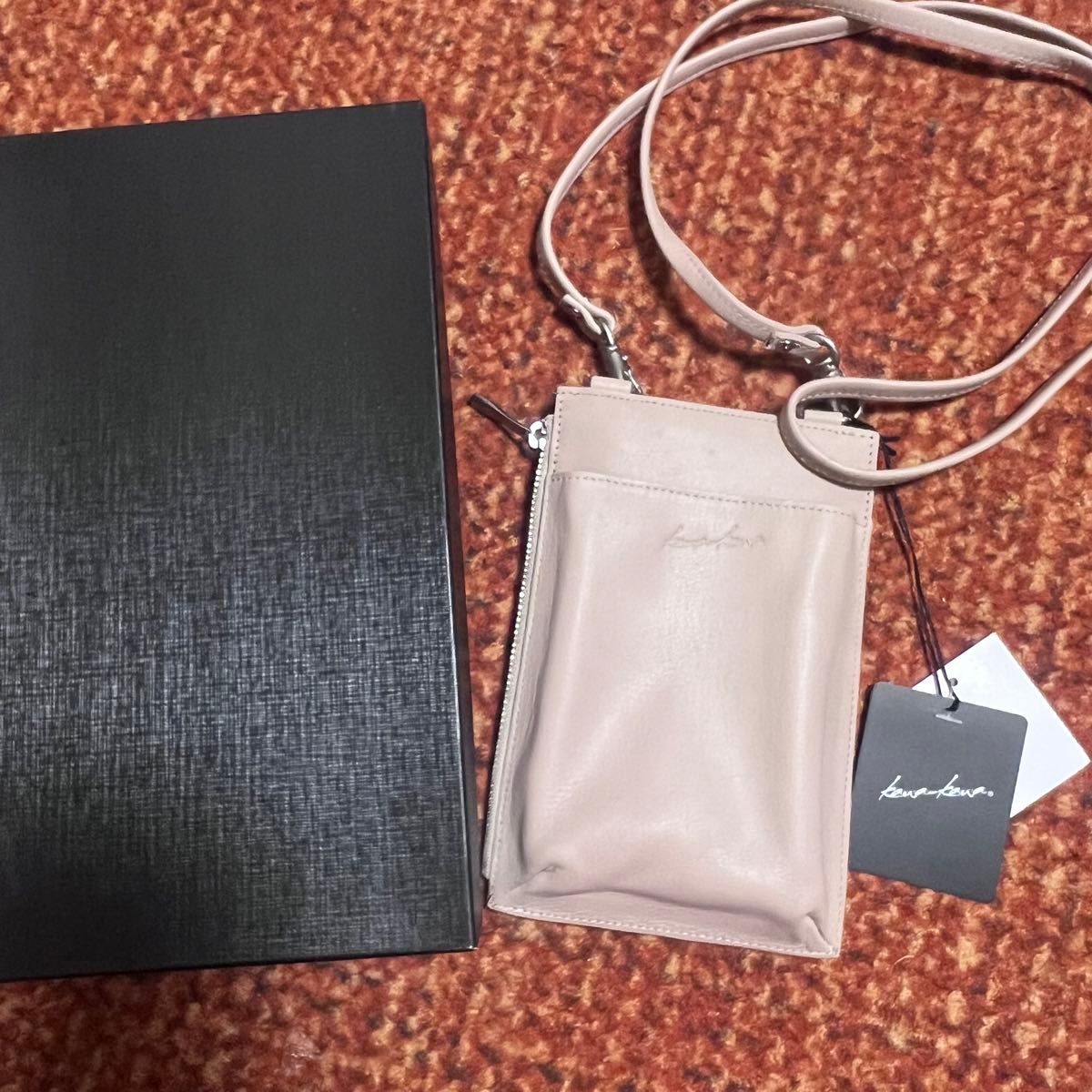 新品 kawa-kawa カワカワスマホショルダー ポシェット|Yahoo 新品 kawa-kawa カワカワスマホショルダー ポシェット|Yahoo