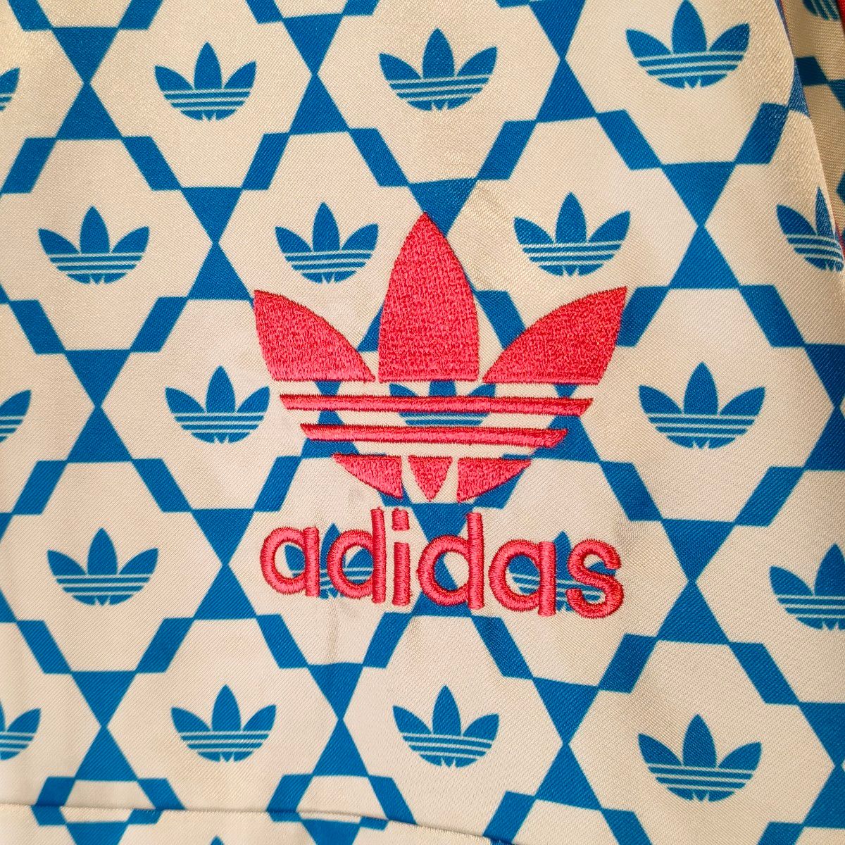 adidas Originals】ウインドブレーカー 人気 総柄 トレフォイル adidas Originals】ウインドブレーカー 人気 総柄 トレフォイル