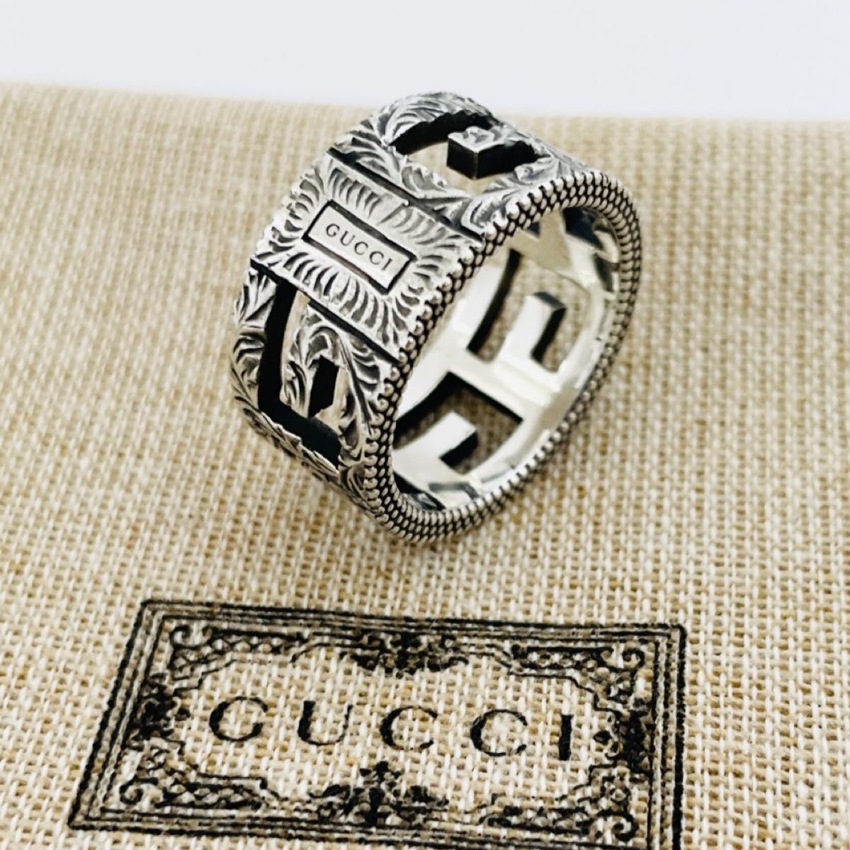 在庫一掃】 グッチ 極美品 アラベスク Ag925 Gキューブ バングル 在庫一掃】 グッチ 極美品 アラベスク Ag925 Gキューブ バングル
