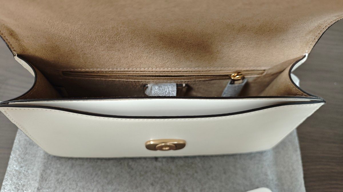 COACH コーチ ホワイトレザー ショルダーバッグ 福袋 2025 COACH コーチ ホワイトレザー ショルダーバッグ 福袋 2025