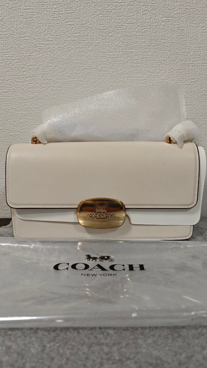 COACH コーチ ホワイトレザー ショルダーバッグ 福袋 2025 COACH コーチ ホワイトレザー ショルダーバッグ 福袋 2025