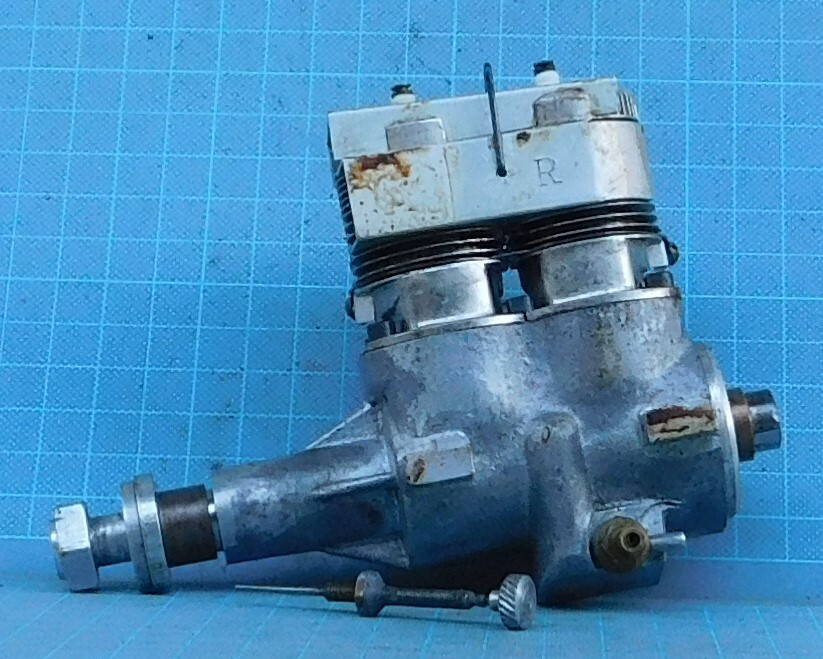 5100円 16.BO1002・詳細不明・直列2気筒エンジン - パーツ 5100円 16.BO1002・詳細不明・直列2気筒エンジン - パーツ