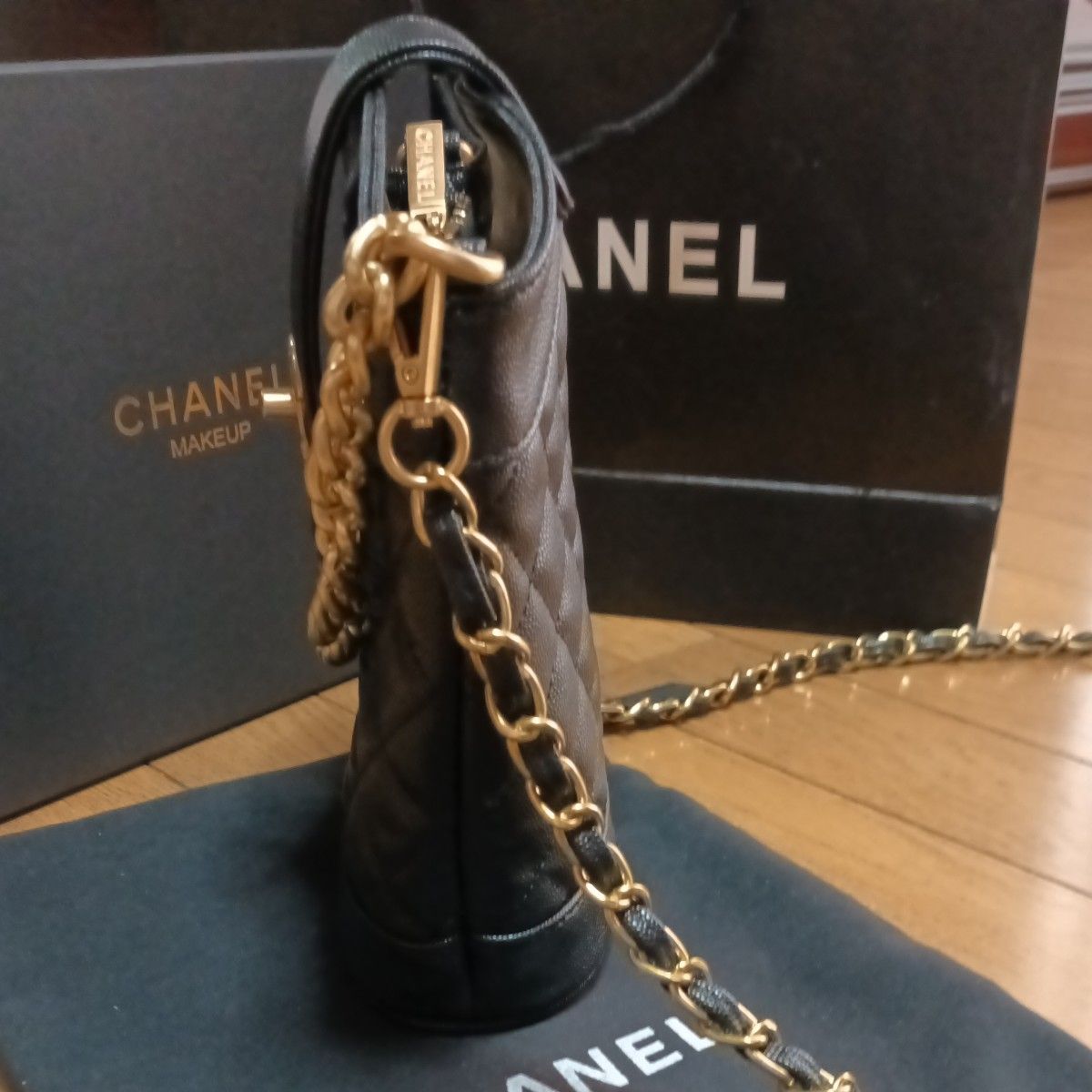 CHANELシャネルノベルティショルダーバッグゴールドチェーンミニ CHANELシャネルノベルティショルダーバッグゴールドチェーンミニ