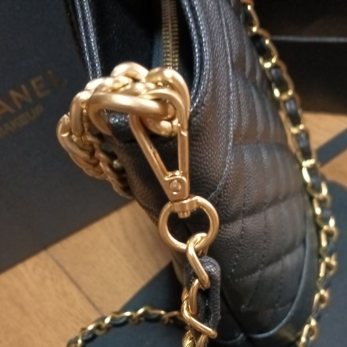 CHANELシャネルノベルティショルダーバッグゴールドチェーンミニ CHANELシャネルノベルティショルダーバッグゴールドチェーンミニ