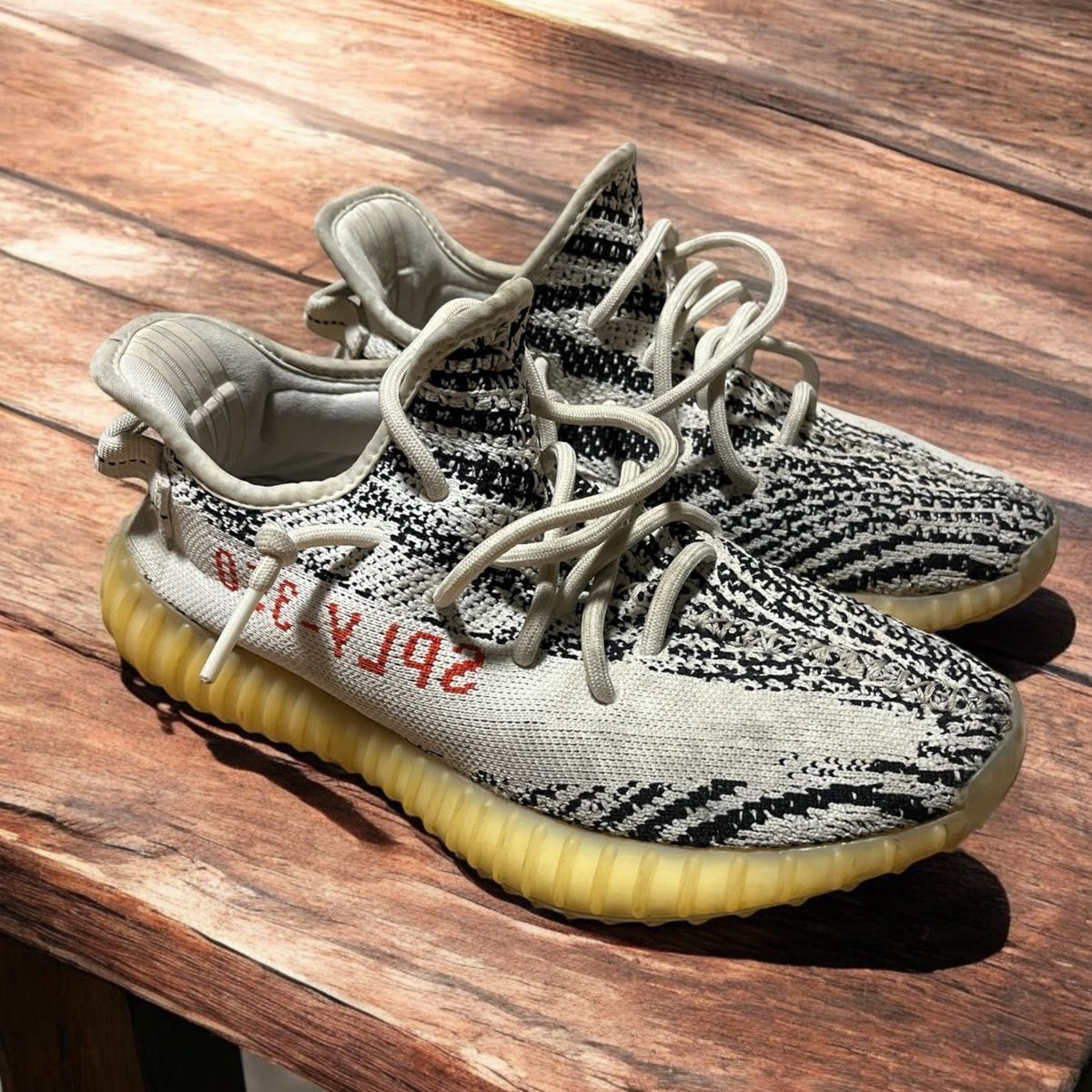 adidas YEEZY Boost 350 V2 adidas YEEZY Boost 350 V2