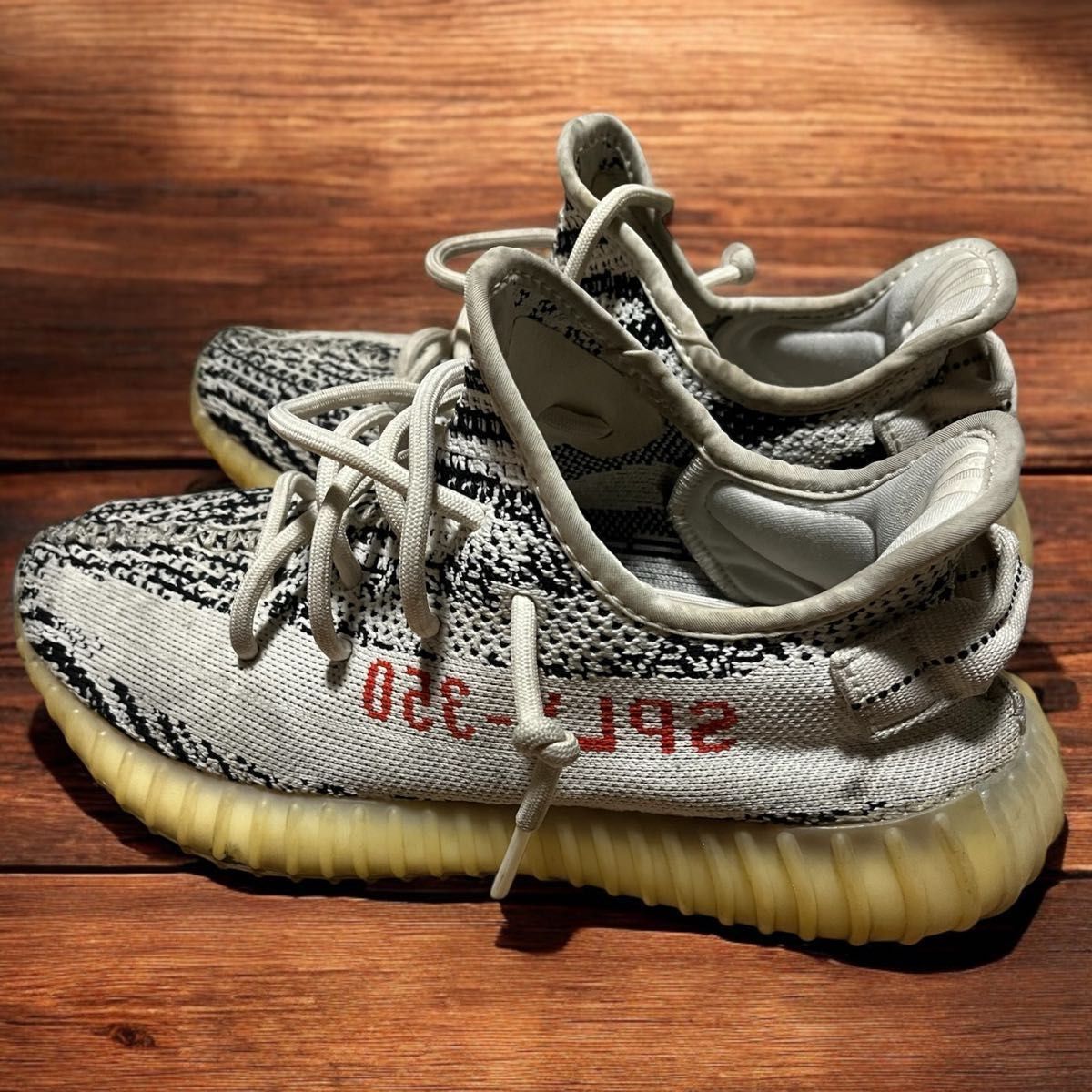 adidas YEEZY Boost 350 V2 adidas YEEZY Boost 350 V2