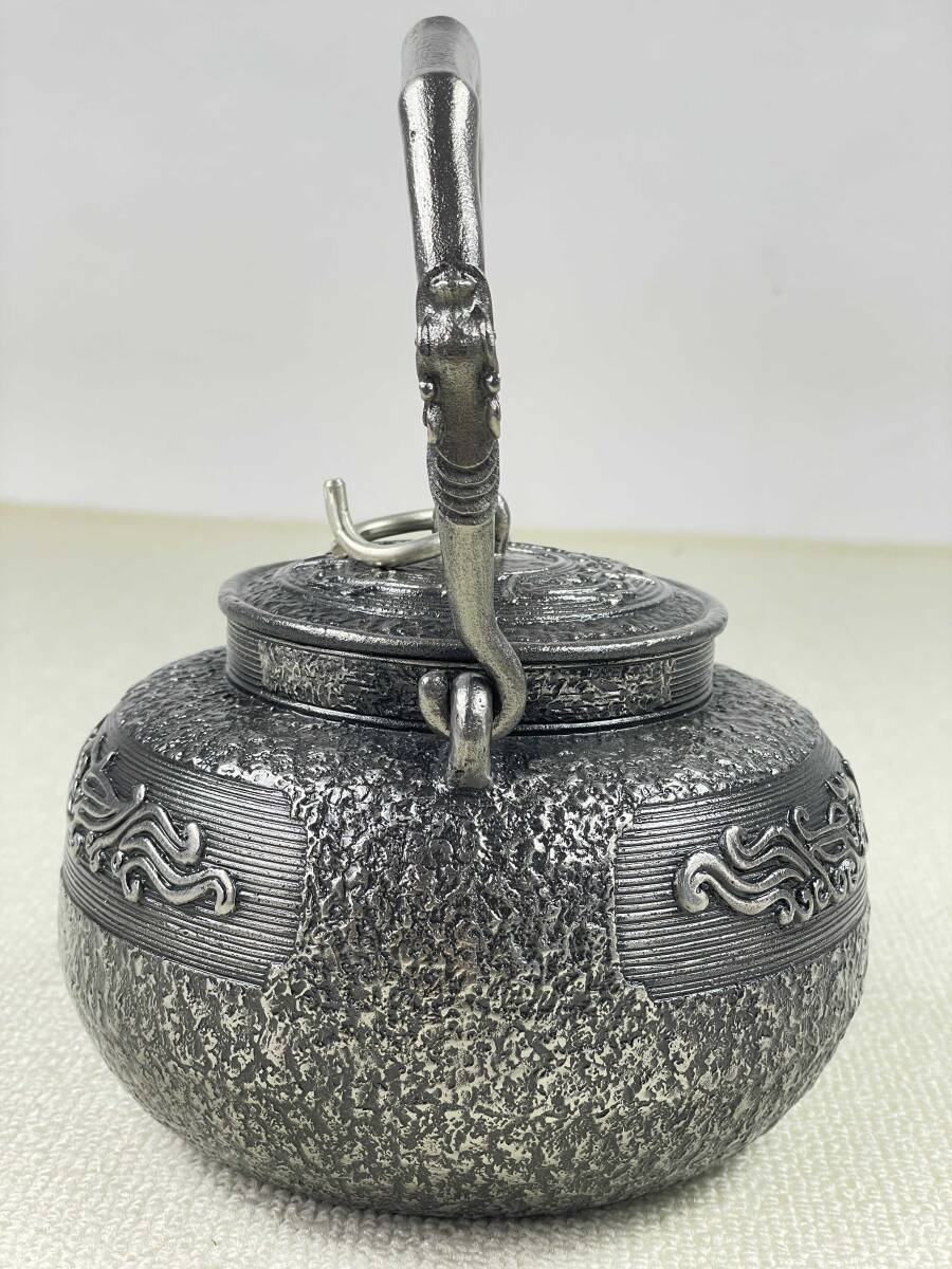正規 雨宮宗作 鉄瓶 純砂鉄 専用箱付 日本伝統工芸 茶道具 正規 雨宮宗作 鉄瓶 純砂鉄 専用箱付 日本伝統工芸 茶道具