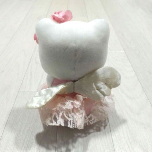 ハローキティ ぬいぐるみ 花冠付き バラ 花束 天使の羽 ドレス ハローキティ ぬいぐるみ 花冠付き バラ 花束 天使の羽 ドレス