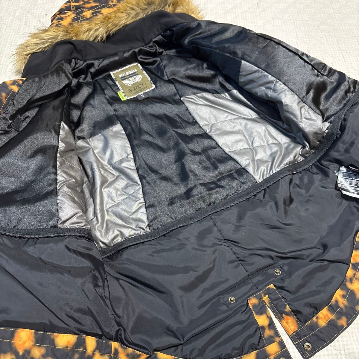 BURTON バートン ファー付きフード レオパード柄 ヒョウ柄 BURTON バートン ファー付きフード レオパード柄 ヒョウ柄