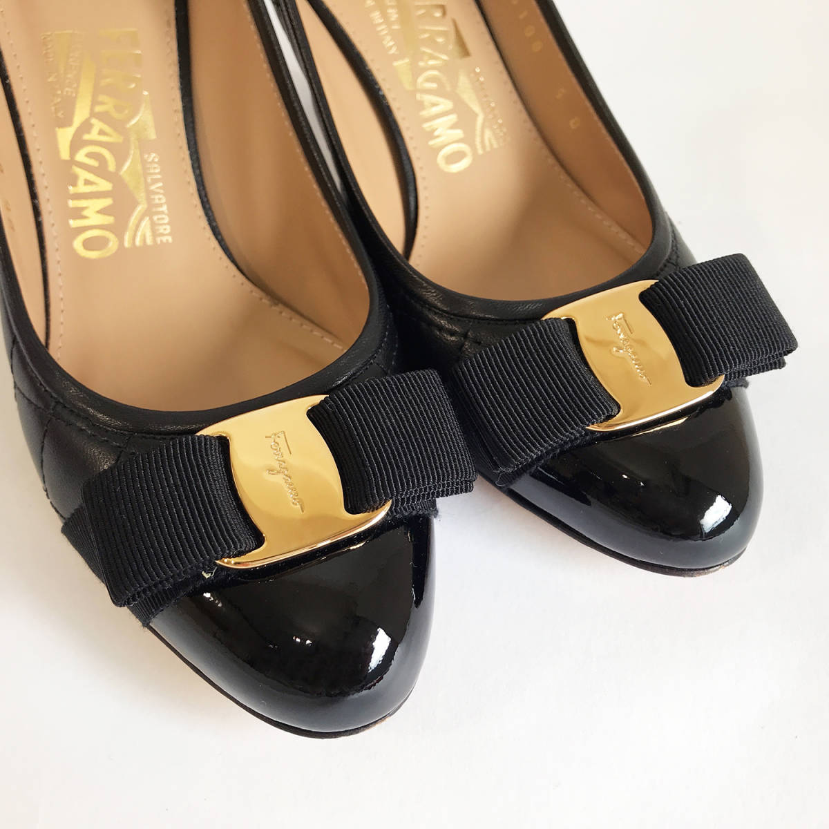 Salvatore Ferragamo サルヴァトーレ・フェラガモ CARLA70 Salvatore Ferragamo サルヴァトーレ・フェラガモ CARLA70