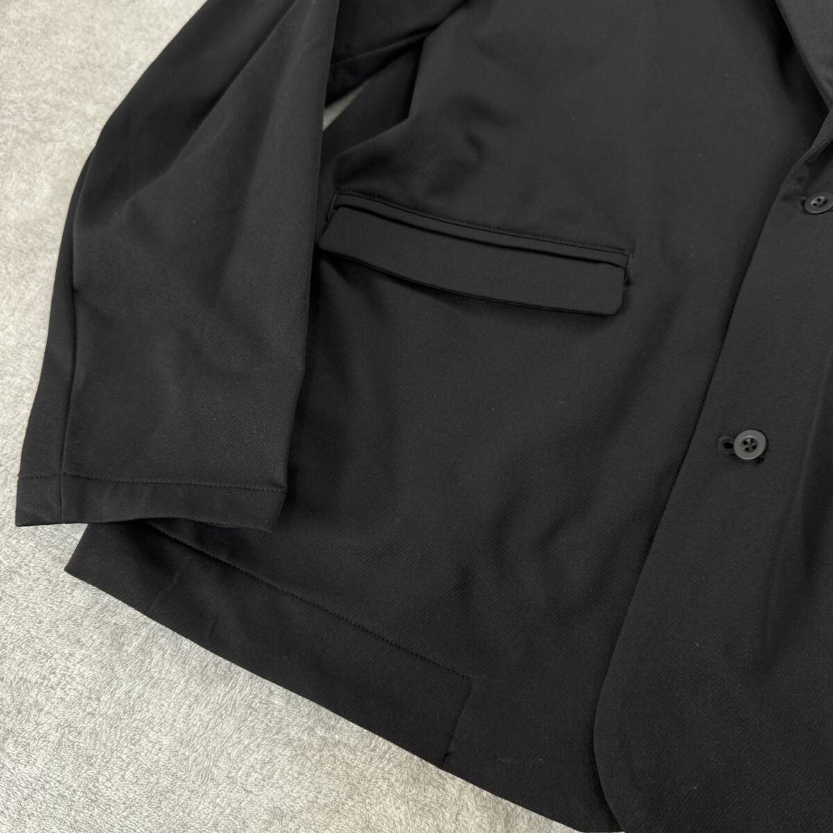 新品未使用 adidas Lサイズ アディダス スーツ セットアップ 新品未使用 adidas Lサイズ アディダス スーツ セットアップ
