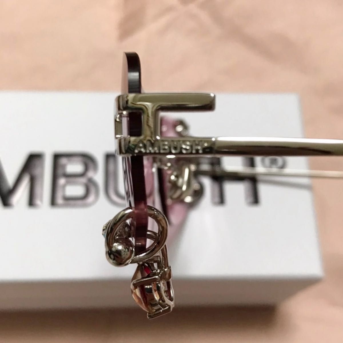 AMBUSH ピアスサングラス ピンク アンブッシュ リムレスメガネ AMBUSH ピアスサングラス ピンク アンブッシュ リムレスメガネ
