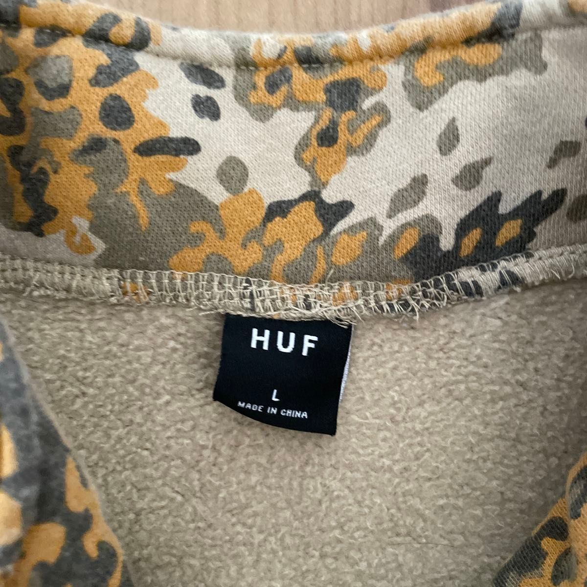 HUF ハーフジップスウェット 迷彩 ヒョウ柄 レオパード柄 裏起毛 HUF ハーフジップスウェット 迷彩 ヒョウ柄 レオパード柄 裏起毛