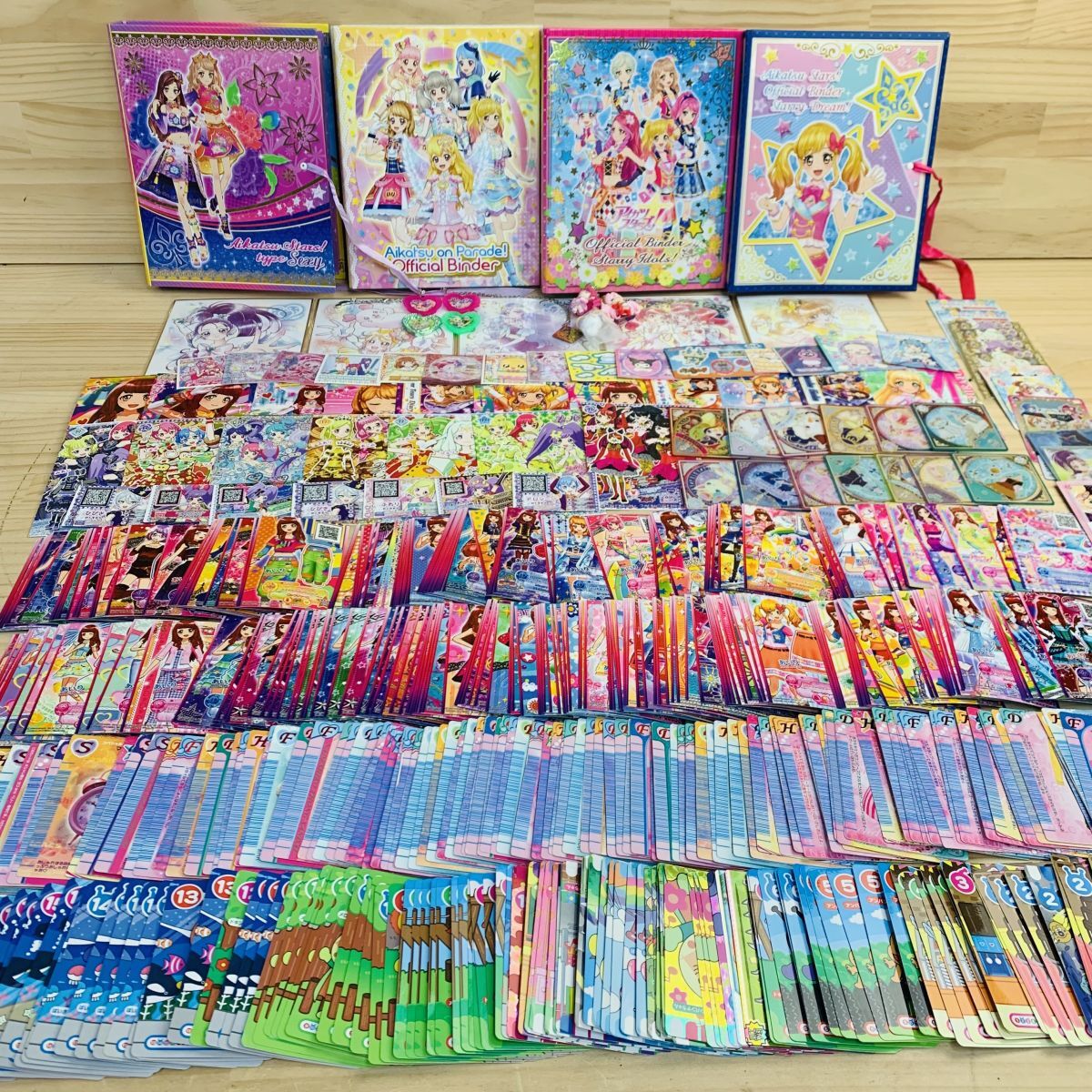 AG44270 まとめ売り アイカツ カード バインダー セット AG44270 まとめ売り アイカツ カード バインダー セット