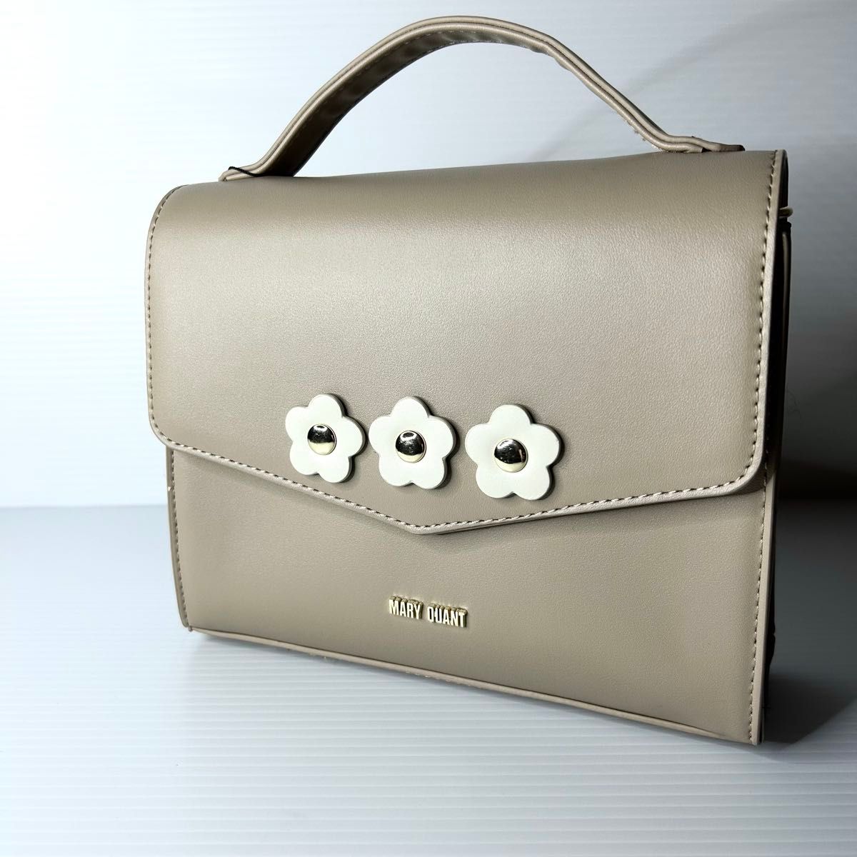 未使用 MARY QUANT 2WAYショルダーバッグ メニー デイジー 未使用 MARY QUANT 2WAYショルダーバッグ メニー デイジー