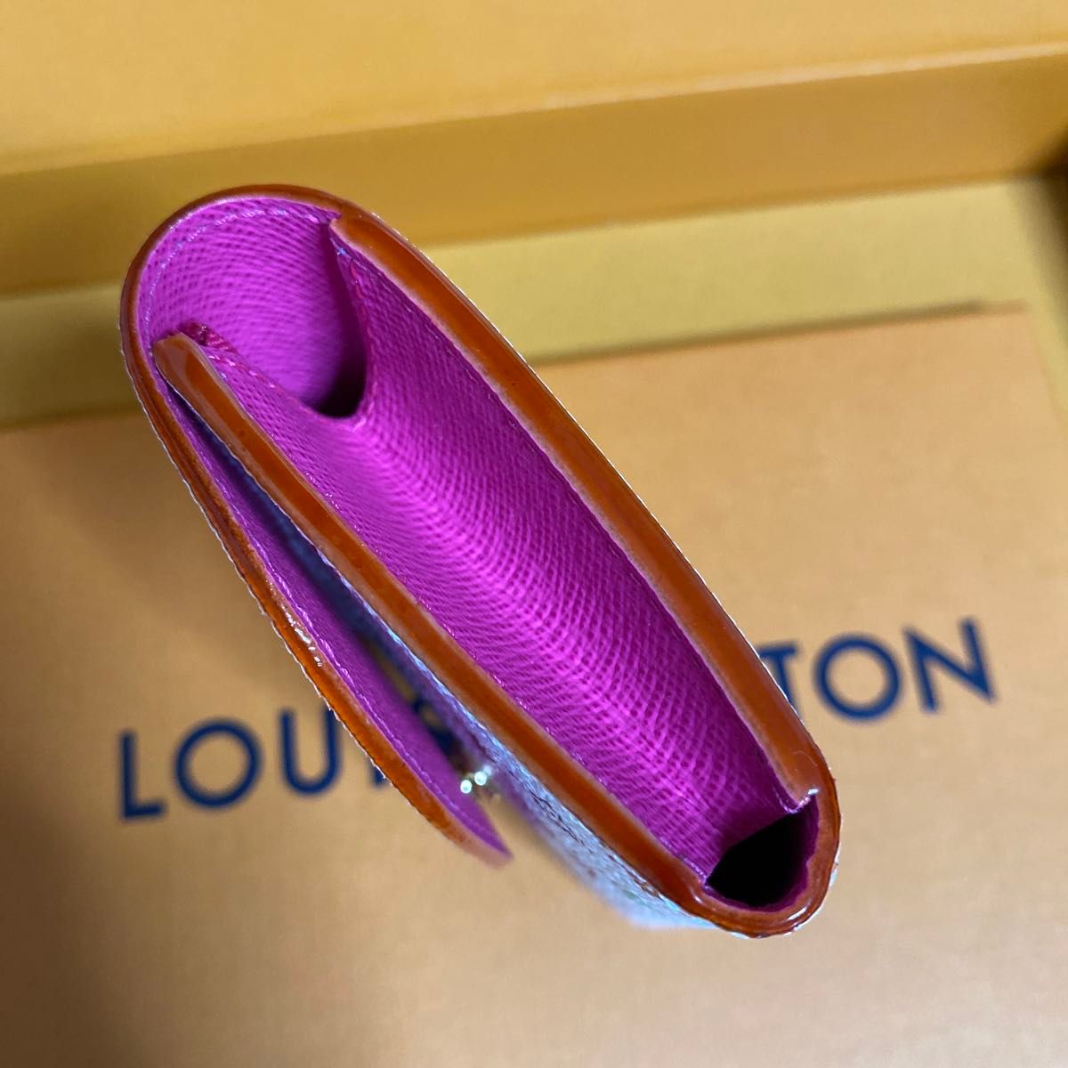 ルイヴィトン LVXTM ポルトモネロザリ マルチカラー村上隆コラボ ルイヴィトン LVXTM ポルトモネロザリ マルチカラー村上隆コラボ