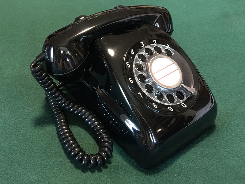 Черный телефон вышел. Черный телефон. Телефонный аппарат BT-600s. Черный телефон 2022. Телефон черный телефон.