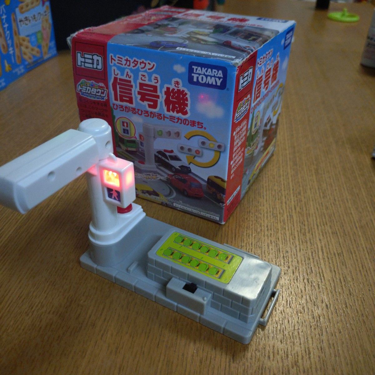 トミカ トミカタウン 信号機 動作確認済 歩道パーツ不足 廃盤品 トミカ トミカタウン 信号機 動作確認済 歩道パーツ不足 廃盤品