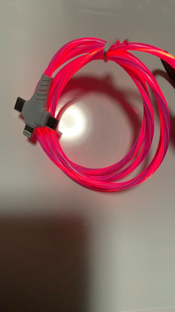 BINBOOM 3-in-1 LED 流れ充電ケーブル、3.0 高速充電器およびデータ転送コード、耐久性のある TPE フラット