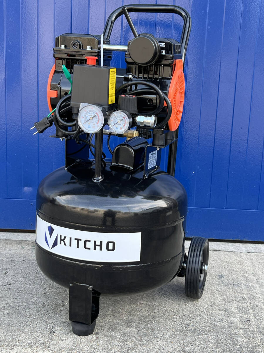 縦式新品 オイルレスコンプレッサー40L タンク 100V50/60HZ 1HP 1年間保証 掃除/塗装や騒音対策など ハイスピード