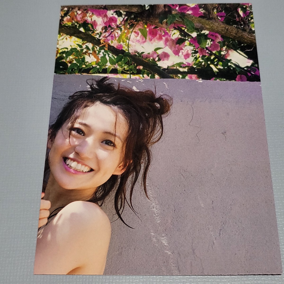 大島優子写真集「脱ぎやがれ!」直筆サイン入り AKB48 マダム 大島優子写真集「脱ぎやがれ!」直筆サイン入り AKB48 マダム