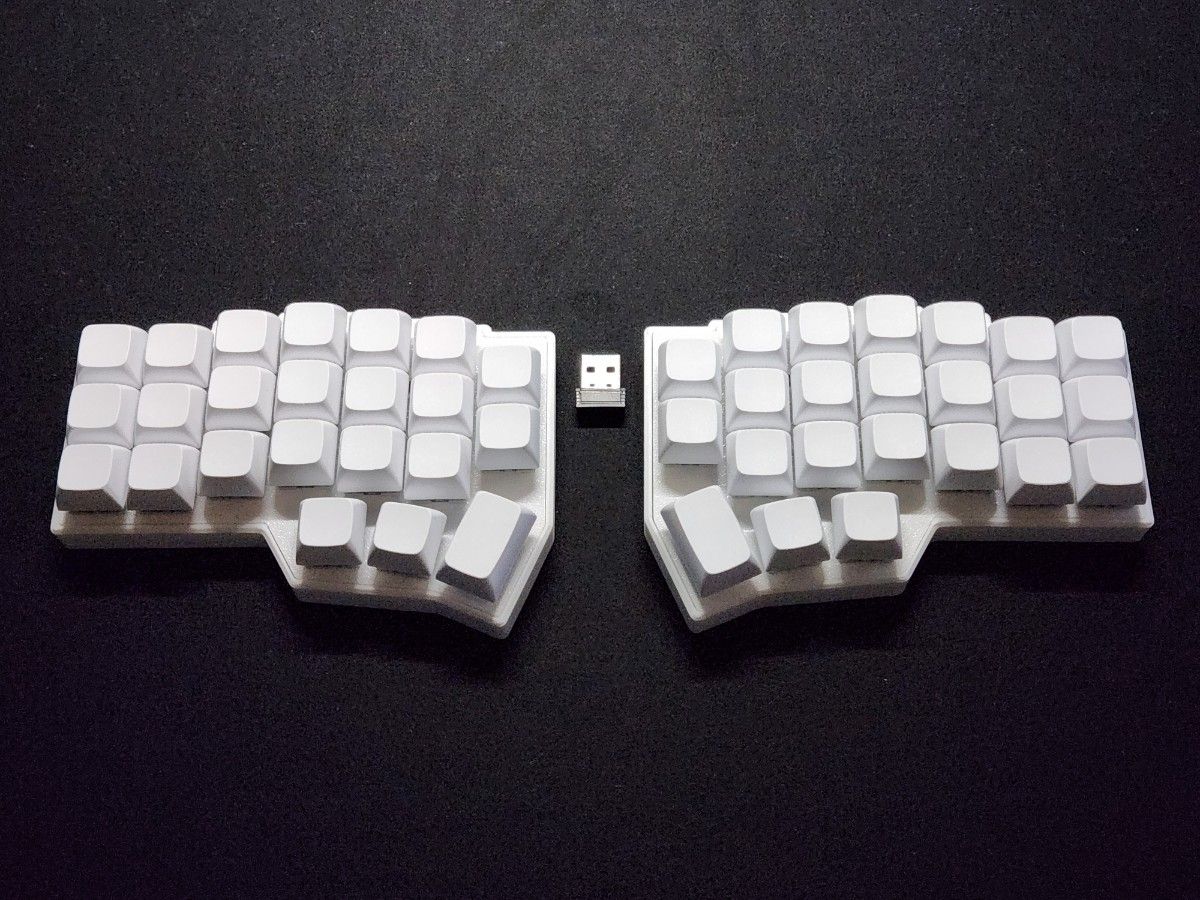 Corne v4系 Cherry ワイヤレス 無線 完成品 自作キーボード Corne v4系 Cherry ワイヤレス 無線 完成品 自作キーボード