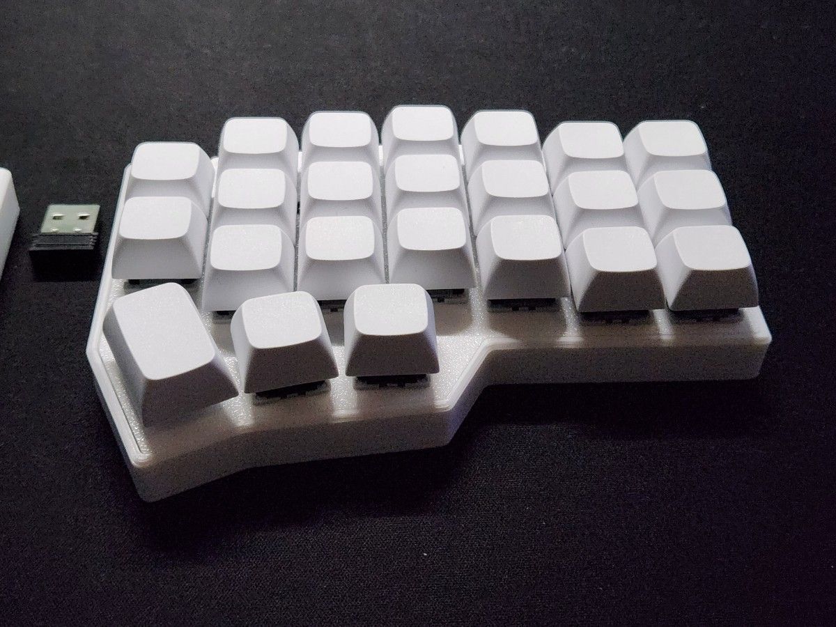 Corne v4系 Cherry ワイヤレス 無線 完成品 自作キーボード Corne v4系 Cherry ワイヤレス 無線 完成品 自作キーボード