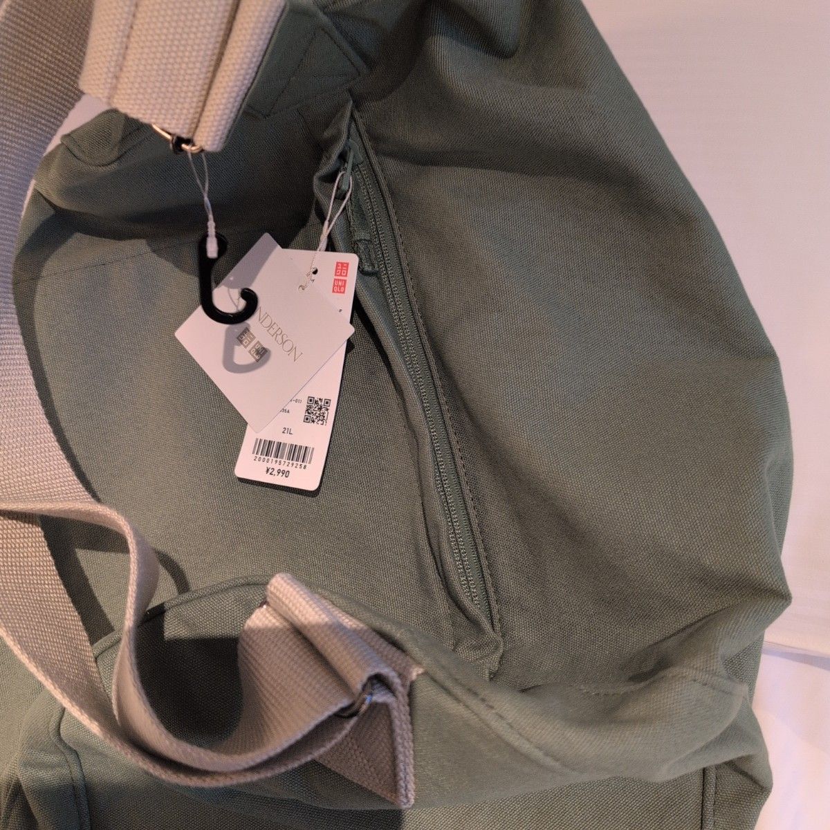 ユニクロ JW ANDERSON ドローストリングバッグ グリーン 新品 ユニクロ JW ANDERSON ドローストリングバッグ グリーン 新品