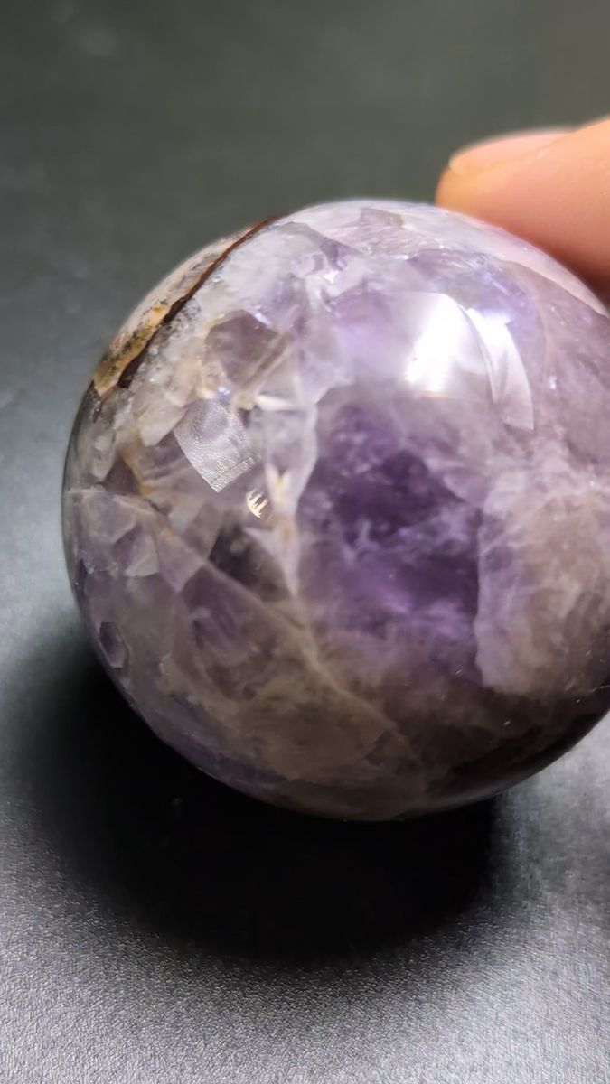 紅礦石共生 115g【ドリームアメジスト夢幻 紫水晶 丸玉 『愛の守護神』 AMR30