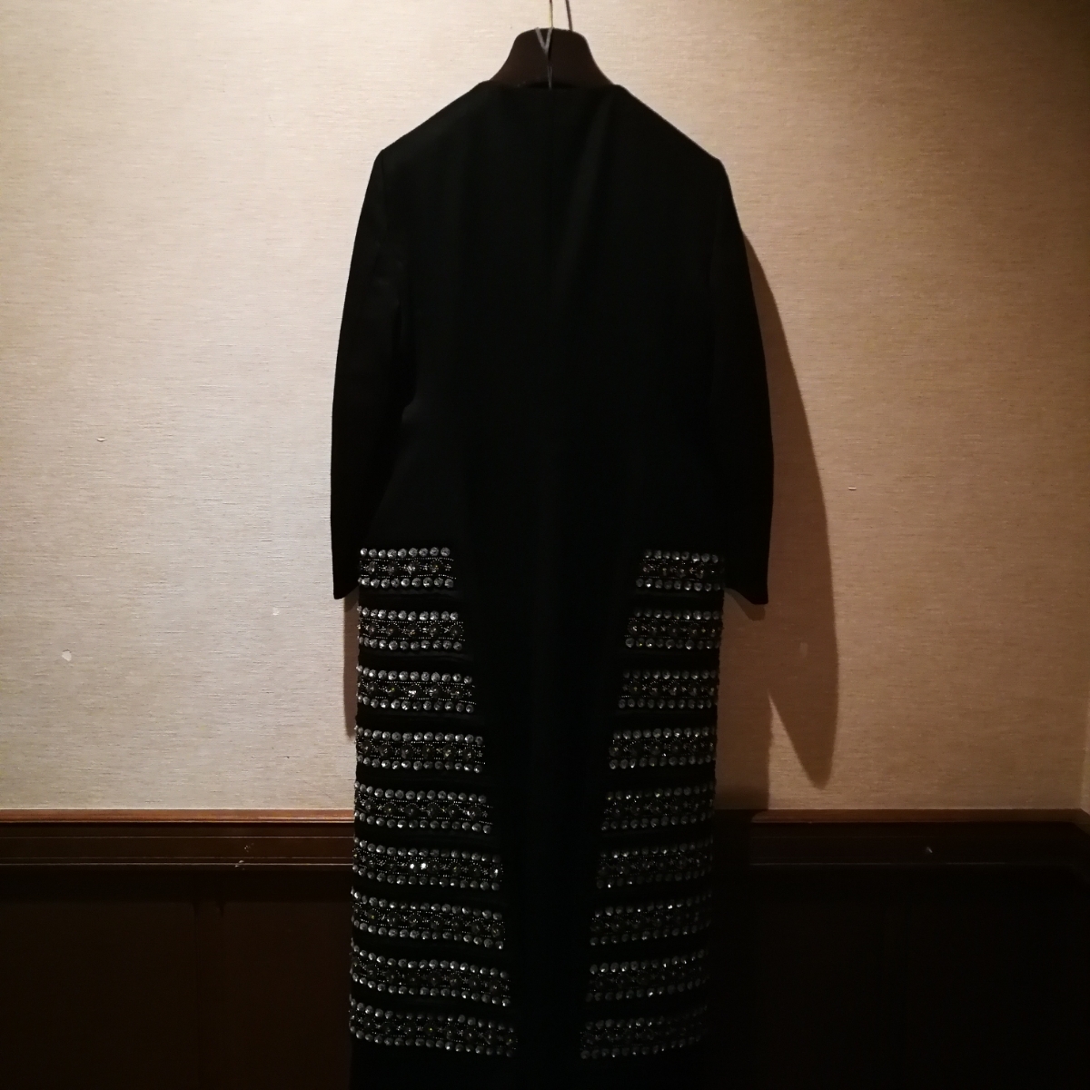 アニオナの手縫いの装飾付きカシミアコートです。サイズは４２です。_画像4