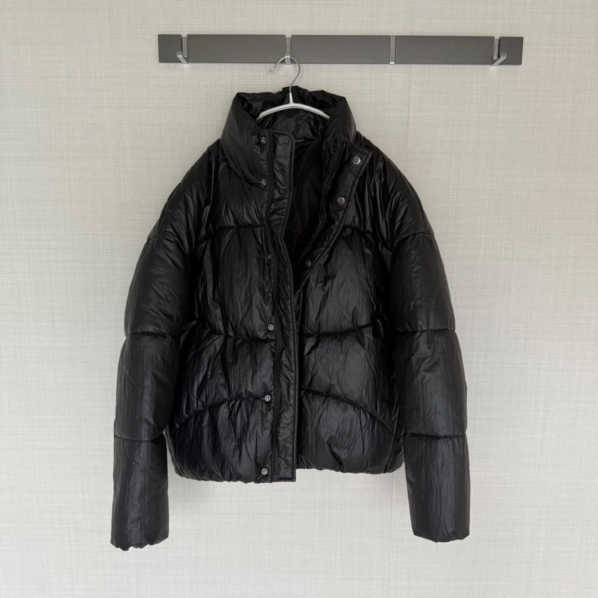 ZARA シャイニーパフジャケット Sサイズ ブラック ダウン ZARA シャイニーパフジャケット Sサイズ ブラック ダウン