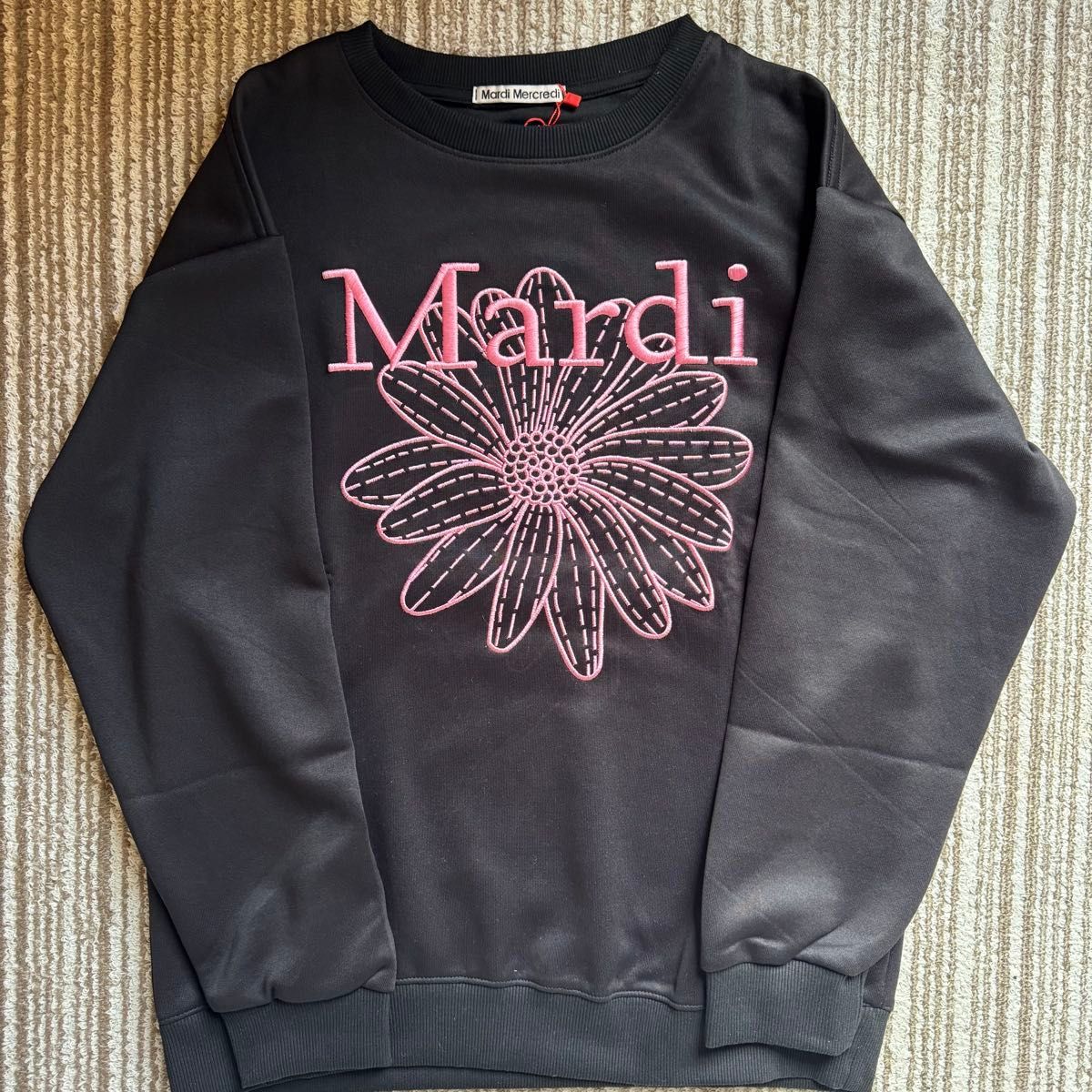 マルディメクルディ トレーナー 黒 ピンク 刺繍 お値下げ不可 マルディメクルディ トレーナー 黒 ピンク 刺繍 お値下げ不可