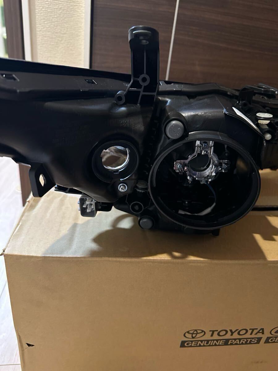 トヨタ オーリス NZE181 NZE184 ZRE186 前期 左ヘッドライト