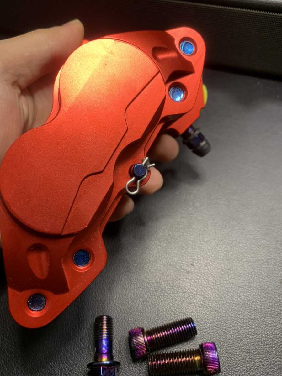臺灣Folamdo-左赤●ブレーキキャリパー●ピッチ40mm●アルミCNC●4POT●ブレンボ FRANDO シグナス V125 グロム ズーマー NSR モンキー