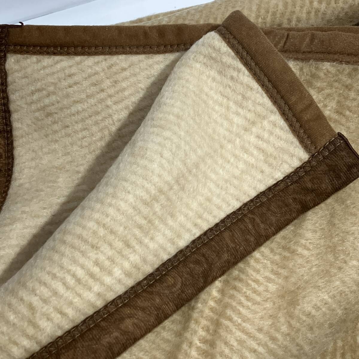 (志)【未使用】CELINE/セリーヌ パフタッチ アクリル毛布 アンテーヌ 140cm×200cm シングル ロゴ刺繍 ベージュ 寢具 (I)0224E