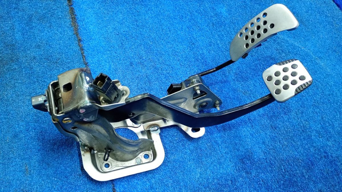 日産 AK12 マーチ 12SR 純正 アクセル ブレーキ クラッチ ペダル セット フットレスト付 MT マニュアル