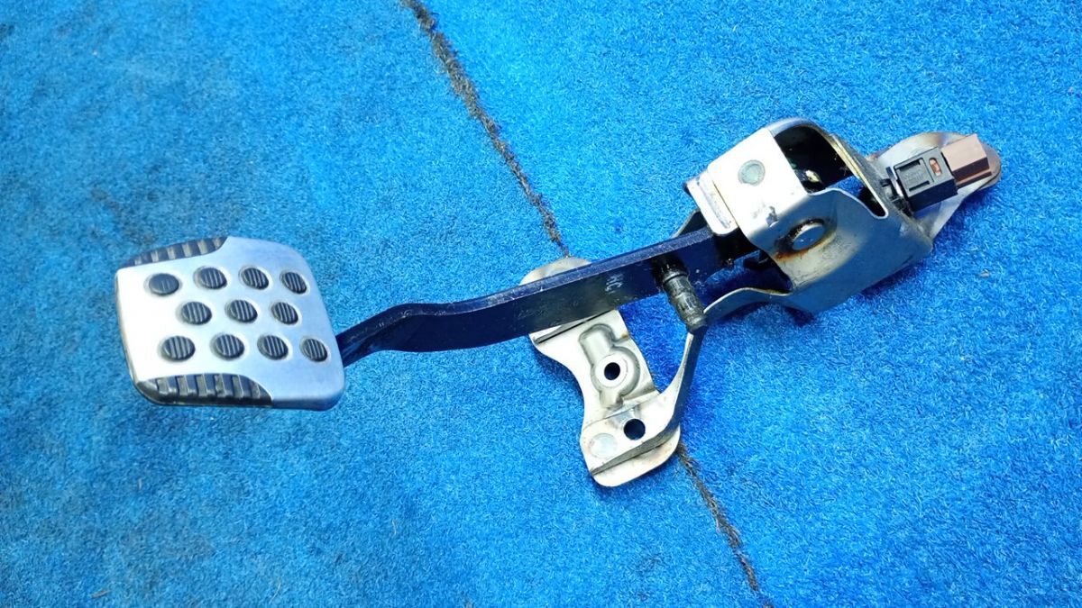 日産 AK12 マーチ 12SR 純正 アクセル ブレーキ クラッチ ペダル セット フットレスト付 MT マニュアル