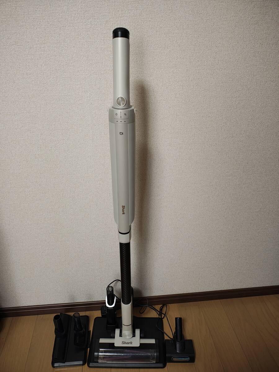 季節のおすすめ商品 シャーク☆コードレスクリーナー☆LC200JIV☆バッテリー新品と同等☆ 掃除機・クリーナー