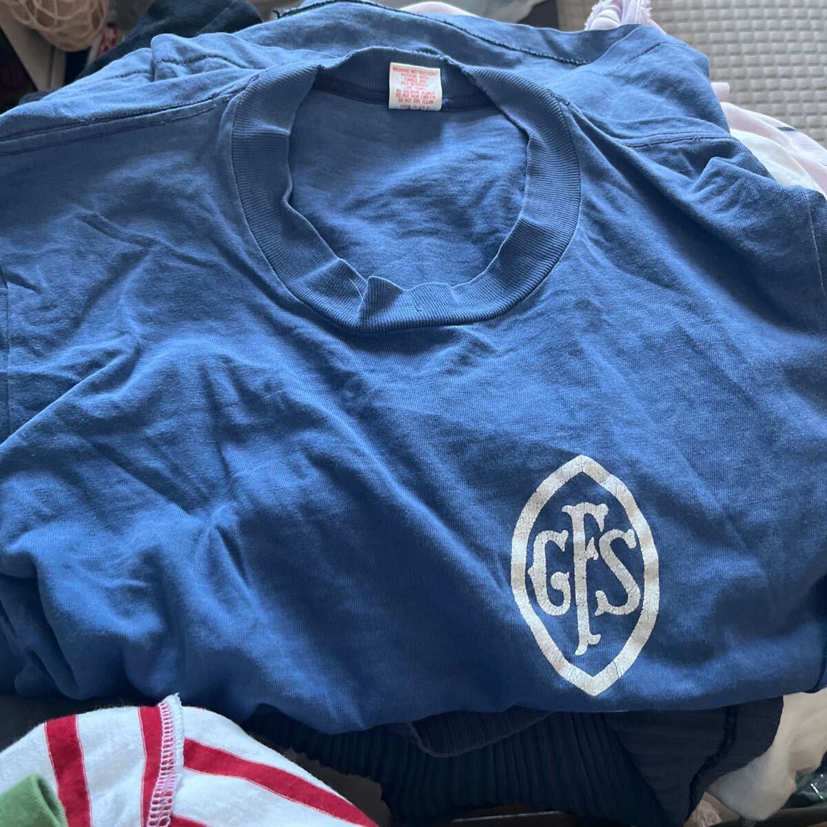 ヴィンテージ? 送料無(wú)料　80s オールドTシャツ?ワンポイントが左胸に　メイドUSA インディゴカラー　ビンテージ