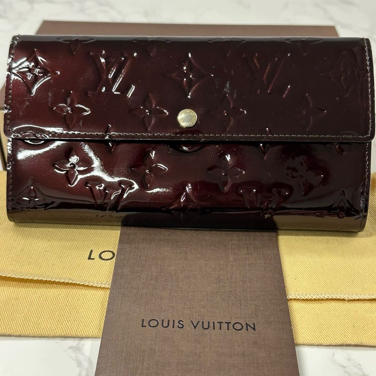 ルイヴィトン　LOUIS VUITTON ヴェルニ　ポルトフォイユ　サラ　財布　長財布　レディース　