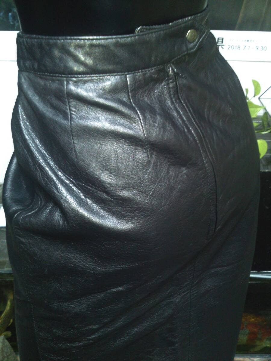 熟女レザータイトスカート画像 