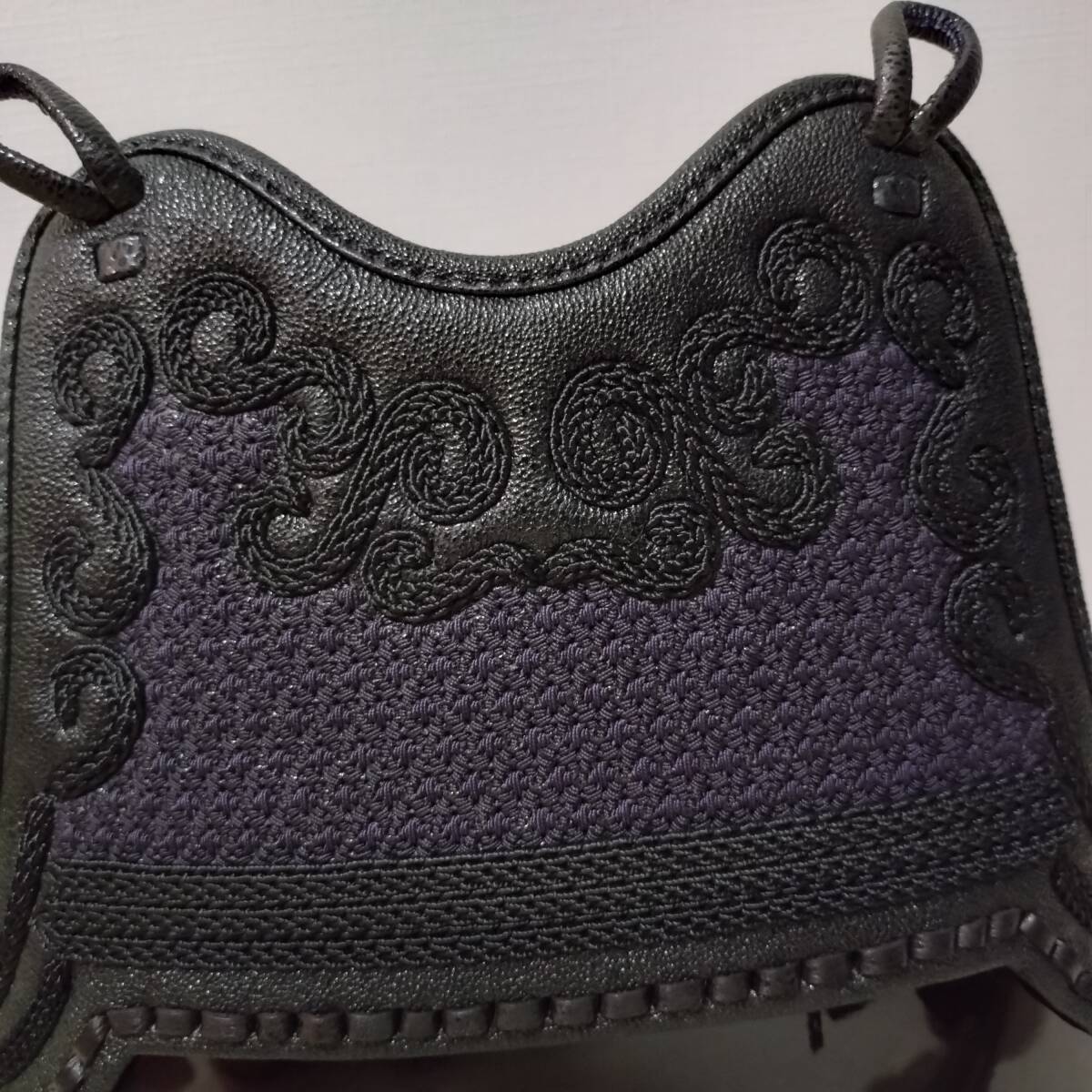 剣道具 逸品 浄法寺塗胴60本立(特別青貝入り) 本黒ざん革胸 剣道具 逸品 浄法寺塗胴60本立(特別青貝入り) 本黒ざん革胸