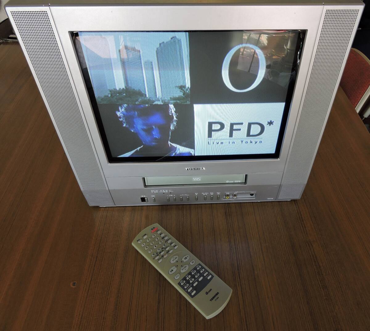 動作正常 2005年製 TOSHIBA 東芝 VHSビデオ 内蔵テレビ 15VY8 動作正常 2005年製 TOSHIBA 東芝 VHSビデオ 内蔵テレビ 15VY8