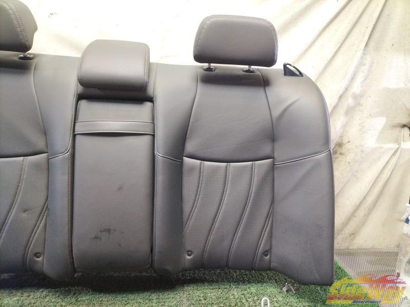 V_フーガ(KY51)レザーリアシート 2点【T27N】_画像2