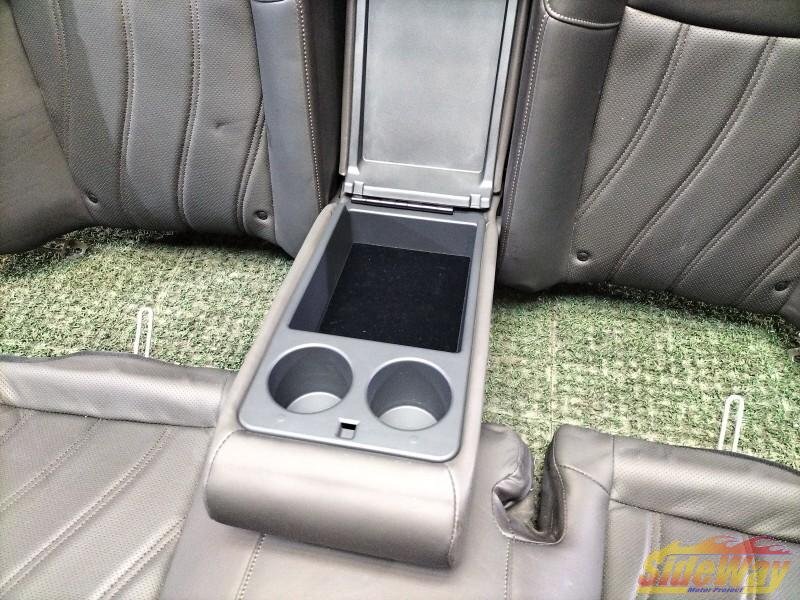 V_フーガ(KY51)レザーリアシート 2点【T27N】_画像4