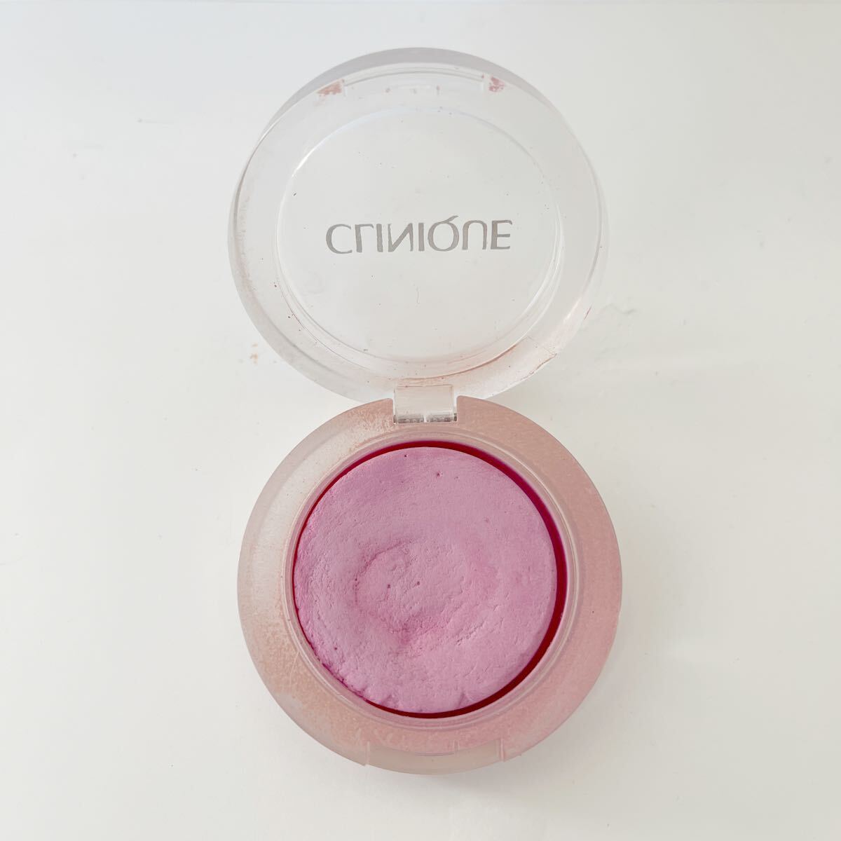 クリニーク / チーク ポップ 15 パンジー ポップ：花が咲いたような明るさがでる透明感ある青み系ピンク 定価3630円