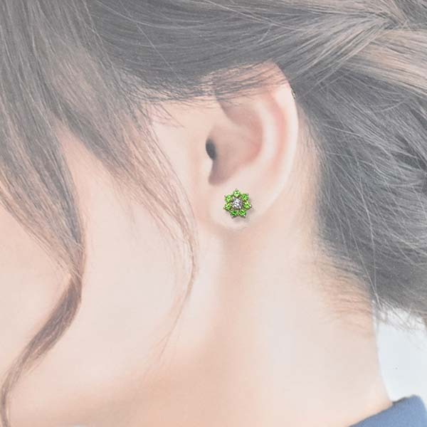 デマントイドガーネット 0.45ct 0.45ct ダイヤモンド 0.08ct 0.08ct プラチナ Pt900 ピアス 花 フラワー