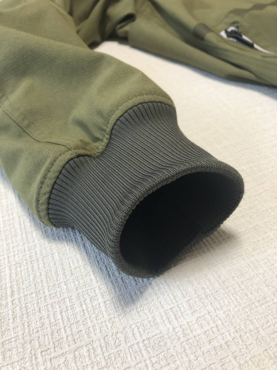 左袖口 毛羽立ち無(wú)し