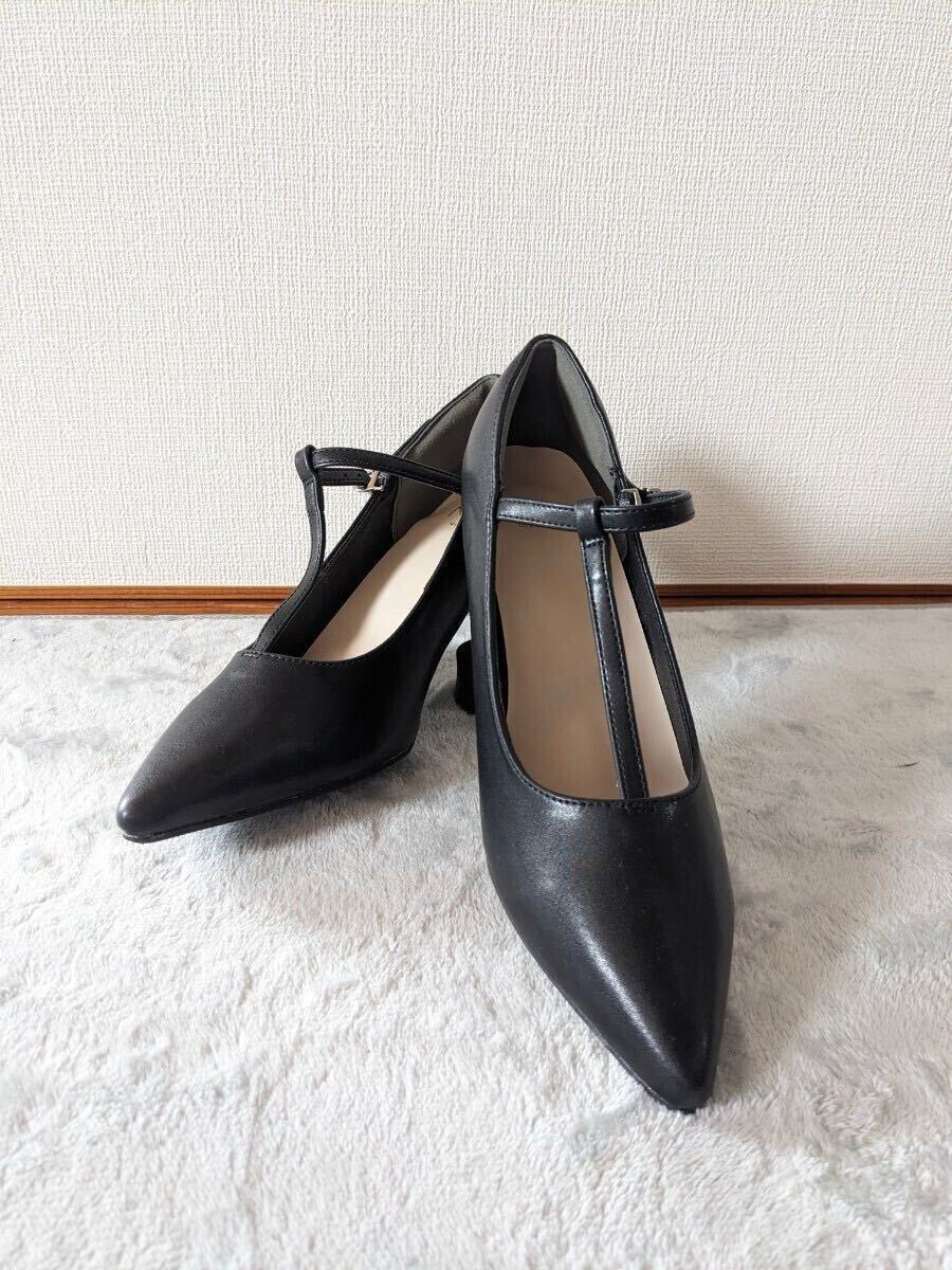 【新品未使用】Menue（メヌエ）メヌエ Menue ポインテッドトゥ Tストラップパンプス （1020ブラックPU）_画像1